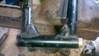 Картинка: ремонт маятника мотоцикла минск (удаление старых сайленблоков)