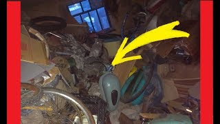 Картинка: мой заброшенный старый сарай с забытыми ретро запчастями на мотоциклы