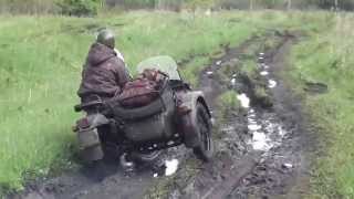 Картинка: мотоцикл урал по жуткой грязи