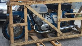 Картинка: забытый на 38 лет: новый мотоцикл иж юпитер-3 1976 года в заводской упаковке motorcycle in the crate